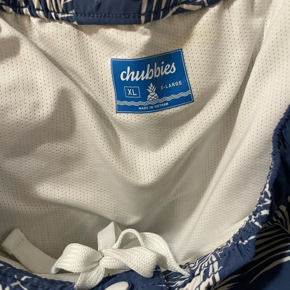 Chubbies Men's Swim Shorts XL Blue White Palms Tropical Button Lined‎